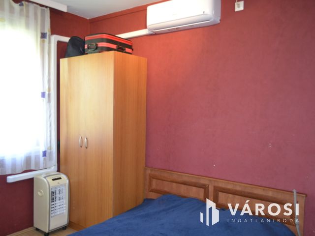 Veszprémi 3.emeleti panel lakás eladó!