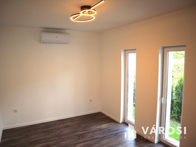 Új építésű luxus családi ház Zamárdi csendes utcájában eladó