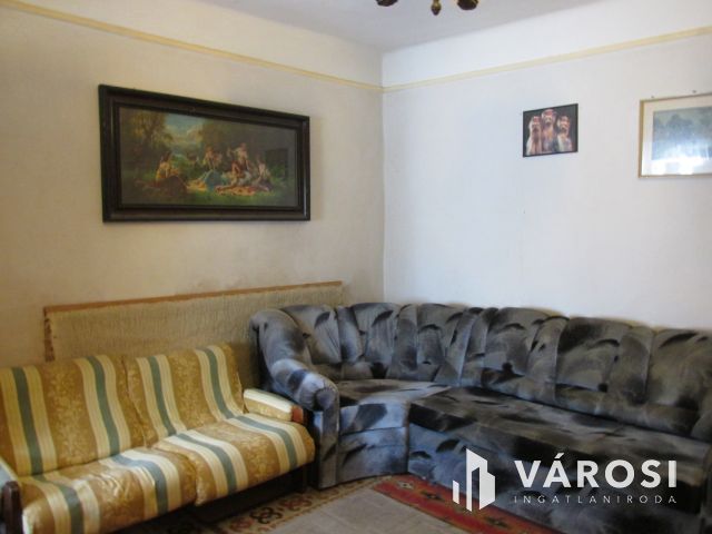 Egy csendes kis faluban az erdő mellett