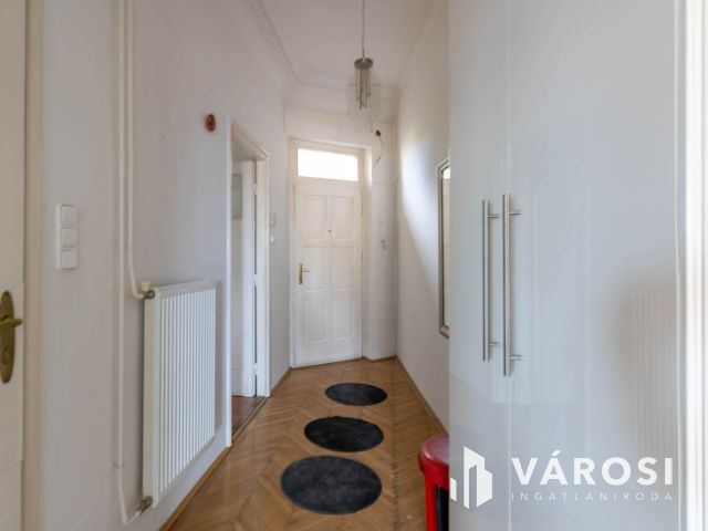 Kiadó világos polgári lakás a Feneketlen-tó mellett