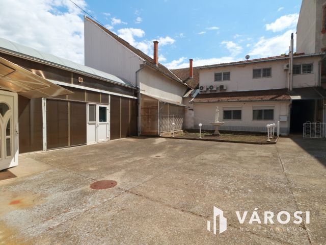 Családi otthon, vállalkozás egy helyen a belváros szívében!