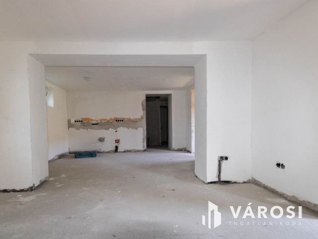 Pitvaros főútján – ház, amit saját otthonává formálhat!