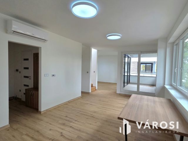 Belvárosi élet egy új lakásban-gépesített konyhával-Debrecen